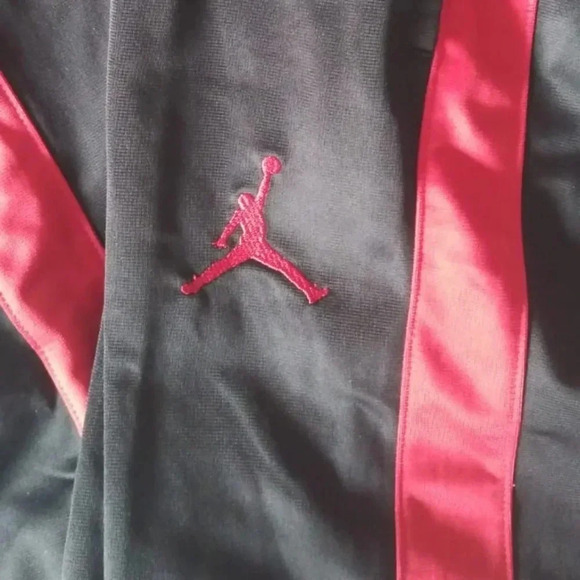NWT-Air Jordan with red strips kids jogger pants  size M - Picture 5 of 6